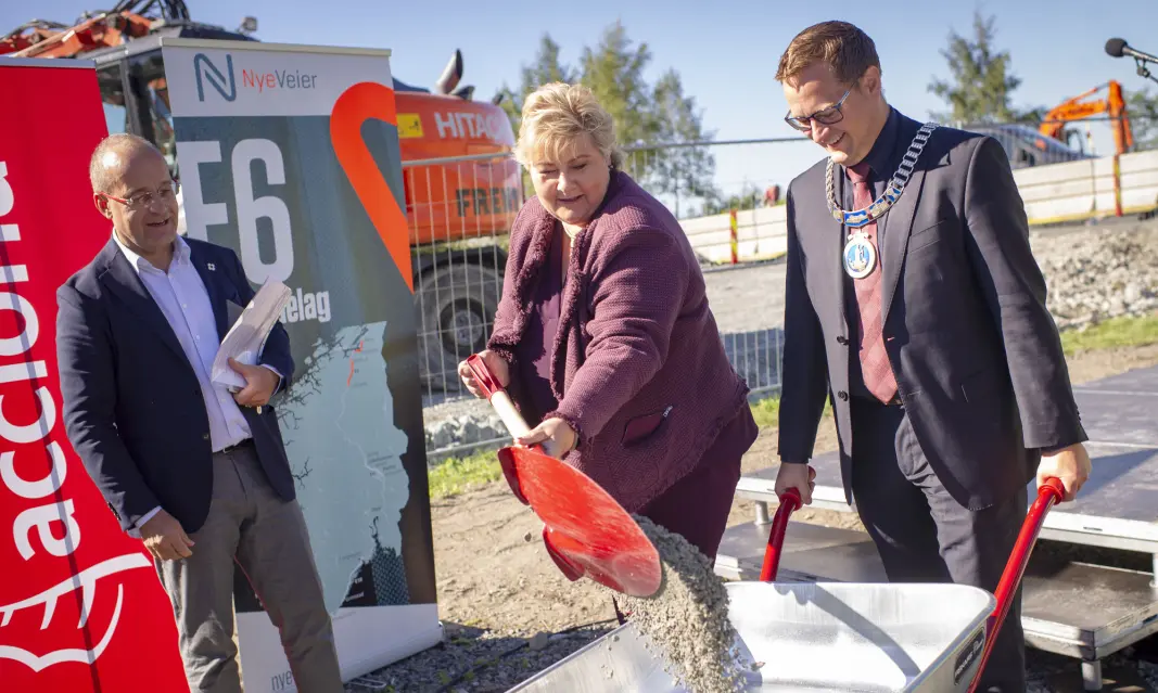 MER AV DETTE: Høyre-leder Erna Solberg vil ha flere nye veier. MER AV DETTE: Høyre-leder Erna Solberg vil ha flere nye veier.