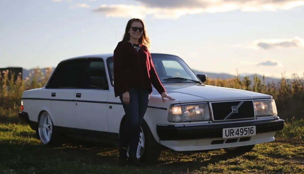 <b>GAMMEL KJÆRLIGHET: </b>Ida Moen med bilen alltid snudde seg etter, hennes gode, gamle to-førti. <b>GAMMEL KJÆRLIGHET: </b>Ida Moen med bilen alltid snudde seg etter, hennes gode, gamle to-førti.