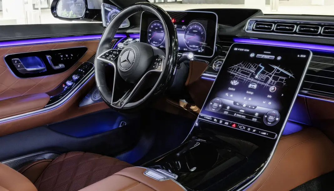 ENDA ETT NIVÅ HØYERE: Ny Mercedes-Benz S-klasse skal representere tysk ingeniørkunst på sitt beste. ENDA ETT NIVÅ HØYERE: Ny Mercedes-Benz S-klasse skal representere tysk ingeniørkunst på sitt beste.