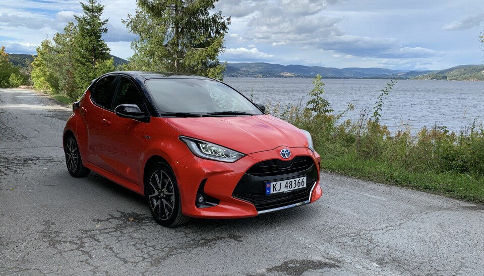 ORIGINALEN: Toyota Yaris er en av svært få biler uten lademulighet som selger bra i Norge.