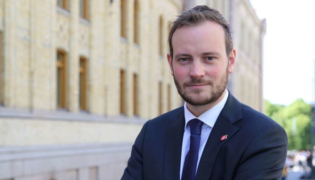 SKJEVFORDELING: – Elbilenes avgiftsfritak går på bekostning av de som ikke velger elbil, sier Sivert Bjørnstad (Frp). SKJEVFORDELING: – Elbilenes avgiftsfritak går på bekostning av de som ikke velger elbil, sier Sivert Bjørnstad (Frp).