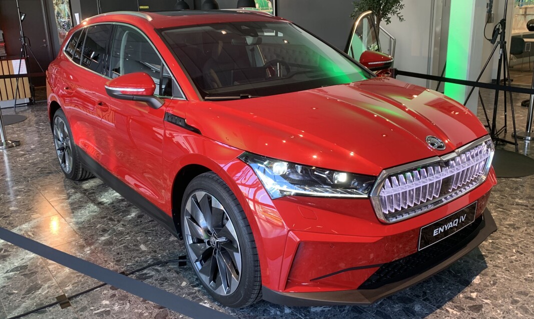 EL-SUV: Nye Enyaq vises i disse dager frem. Men kundene får hverken sitte i bilen, eller prøvekjøre. EL-SUV: Nye Enyaq vises i disse dager frem. Men kundene får hverken sitte i bilen, eller prøvekjøre.