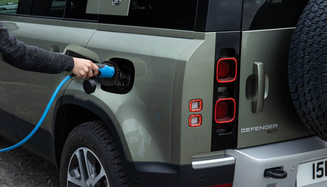 FÅR PLUGG: Nå står ikke verden til påske ...! Land Rover Defender blir plug-in hybrid. FÅR PLUGG: Nå står ikke verden til påske ...! Land Rover Defender blir plug-in hybrid.