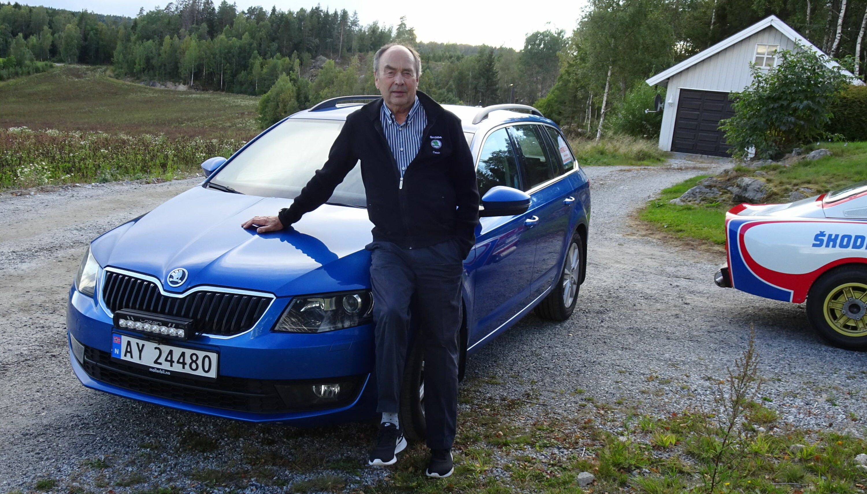 EVIG DIN: John Haugland har vært Skoda-trofast siden 1960-tallet og har nå en ny modell i garasjen ved siden av rally-esset 130RS, som han fikk i gave fra den tsjekkiske fabrikken.