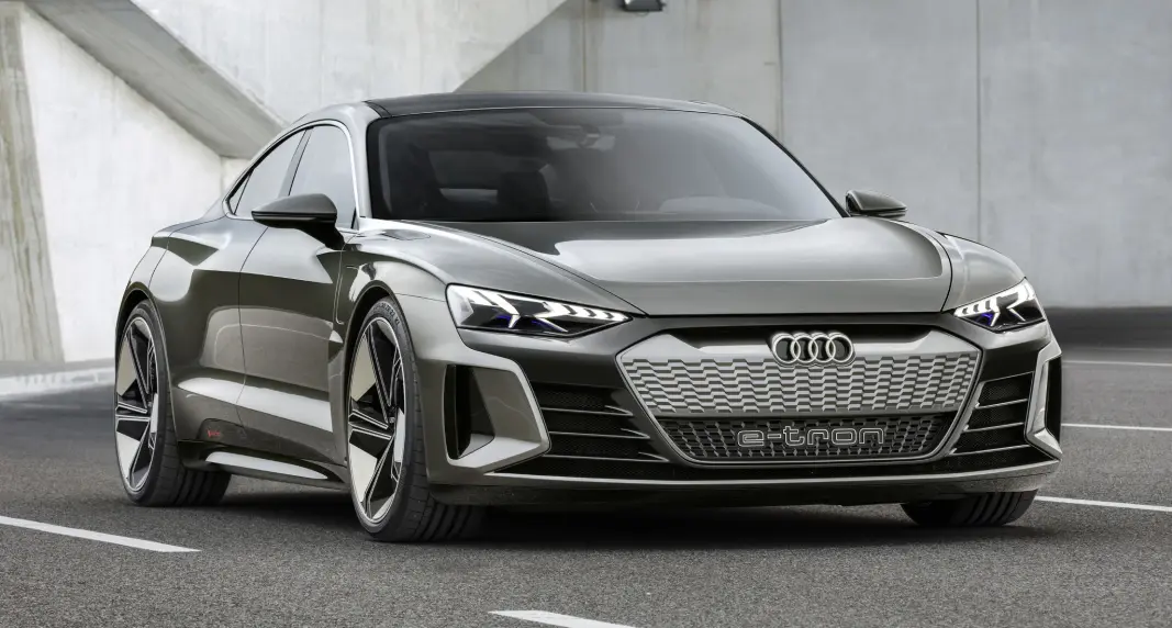 ELEKTRISK PRESTISJE: Audi e-tron GT lanseres tidlig neste år. Den blir ganske lik denne konseptbilen. ELEKTRISK PRESTISJE: Audi e-tron GT lanseres tidlig neste år. Den blir ganske lik denne konseptbilen.
