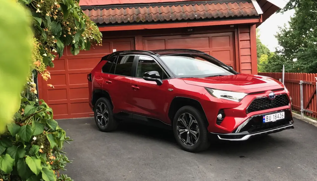 <span class=" font-weight-bold" data-lab-font_weight_desktop="font-weight-bold">SUKSESS:</span> Motor har kåret RAV4 som ladehybrid til årets beste bilkjøp, og svært mange nordmenn er enig med oss i den påstanden. Men det er naturligvis en selvfølge at sikkerheten er på topp. <span class=" font-weight-bold" data-lab-font_weight_desktop="font-weight-bold">SUKSESS:</span> Motor har kåret RAV4 som ladehybrid til årets beste bilkjøp, og svært mange nordmenn er enig med oss i den påstanden. Men det er naturligvis en selvfølge at sikkerheten er på topp.
