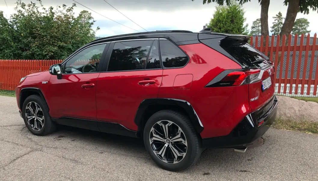 <span class=" font-weight-bold" data-lab-font_weight_desktop="font-weight-bold">OPPGRADERES:</span> Eiere av en ladbar RAV4 kan allerede i januar få de nødvendige sikkerhetsoppgraderingene på sine biler. <span class=" font-weight-bold" data-lab-font_weight_desktop="font-weight-bold">OPPGRADERES:</span> Eiere av en ladbar RAV4 kan allerede i januar få de nødvendige sikkerhetsoppgraderingene på sine biler.