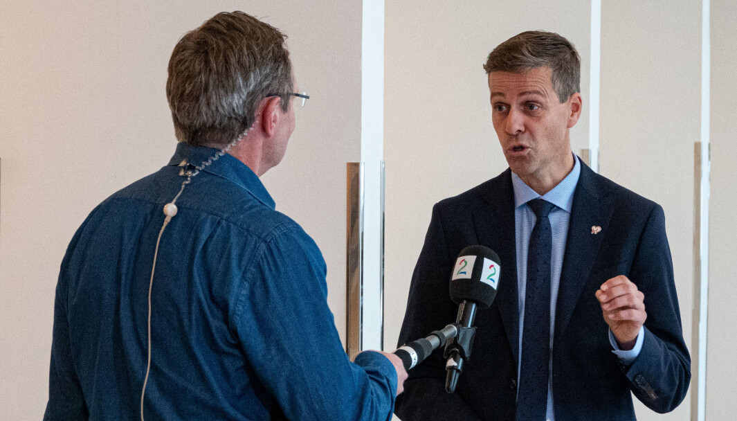SVARER: Samferdselsminister Knut Arild Hareide har fått mange spørsmål fra transport- og kommunikasjonskomiteen om Nasjonal transportplan. SVARER: Samferdselsminister Knut Arild Hareide har fått mange spørsmål fra transport- og kommunikasjonskomiteen om Nasjonal transportplan.