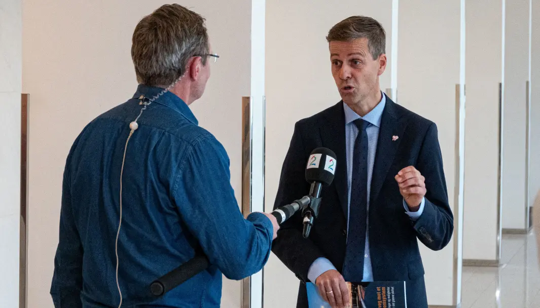 VIL MÅLE FARTA: Samferdselsminister Knut Arild Hareide (KrF) skal teste 120-grense på utvalgte strekninger. VIL MÅLE FARTA: Samferdselsminister Knut Arild Hareide (KrF) skal teste 120-grense på utvalgte strekninger.