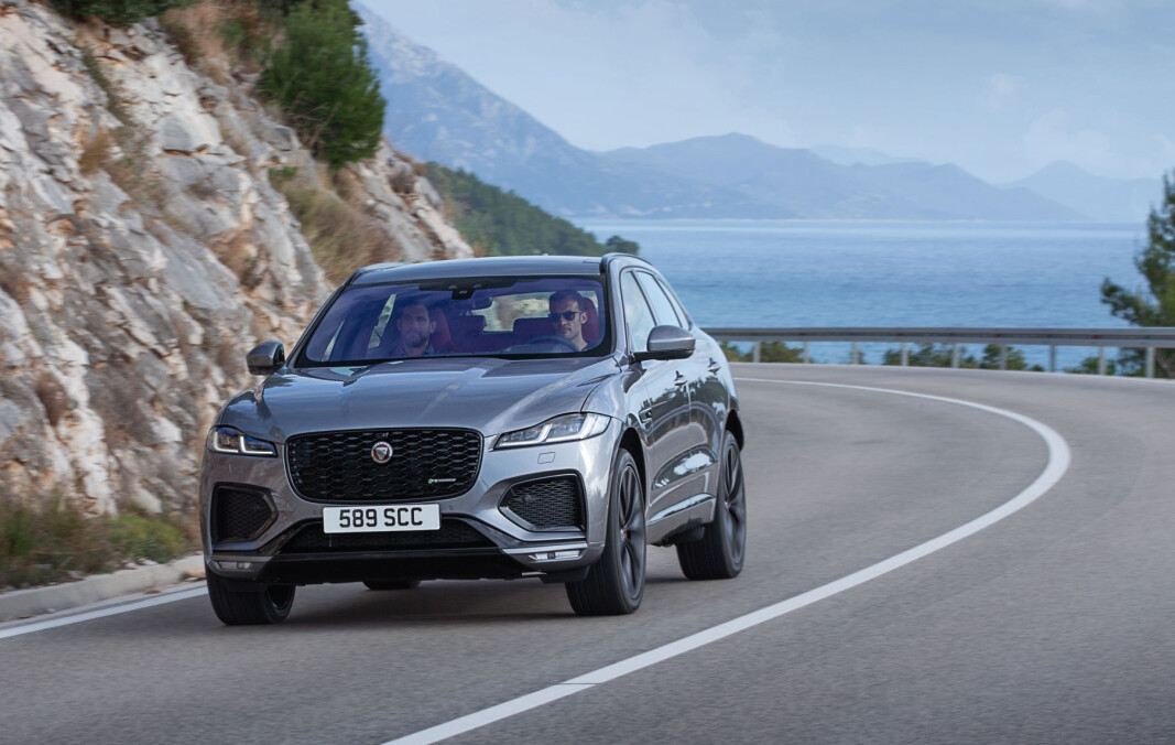 ELEKTRIFISERT: Jaguar F-Pace P400e heter den nye ladbare SUV-en fra den britiske produsenten. ELEKTRIFISERT: Jaguar F-Pace P400e heter den nye ladbare SUV-en fra den britiske produsenten.