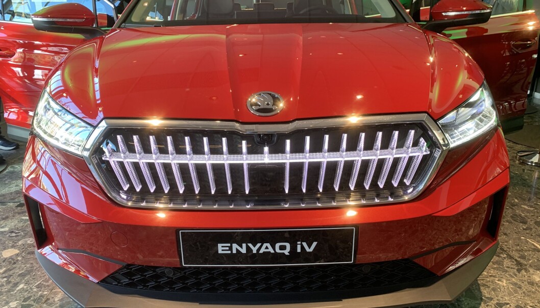 <b>LYS I GRILLEN: </b>Nye Skoda Enyaq med lys i grillen. <b>LYS I GRILLEN: </b>Nye Skoda Enyaq med lys i grillen.