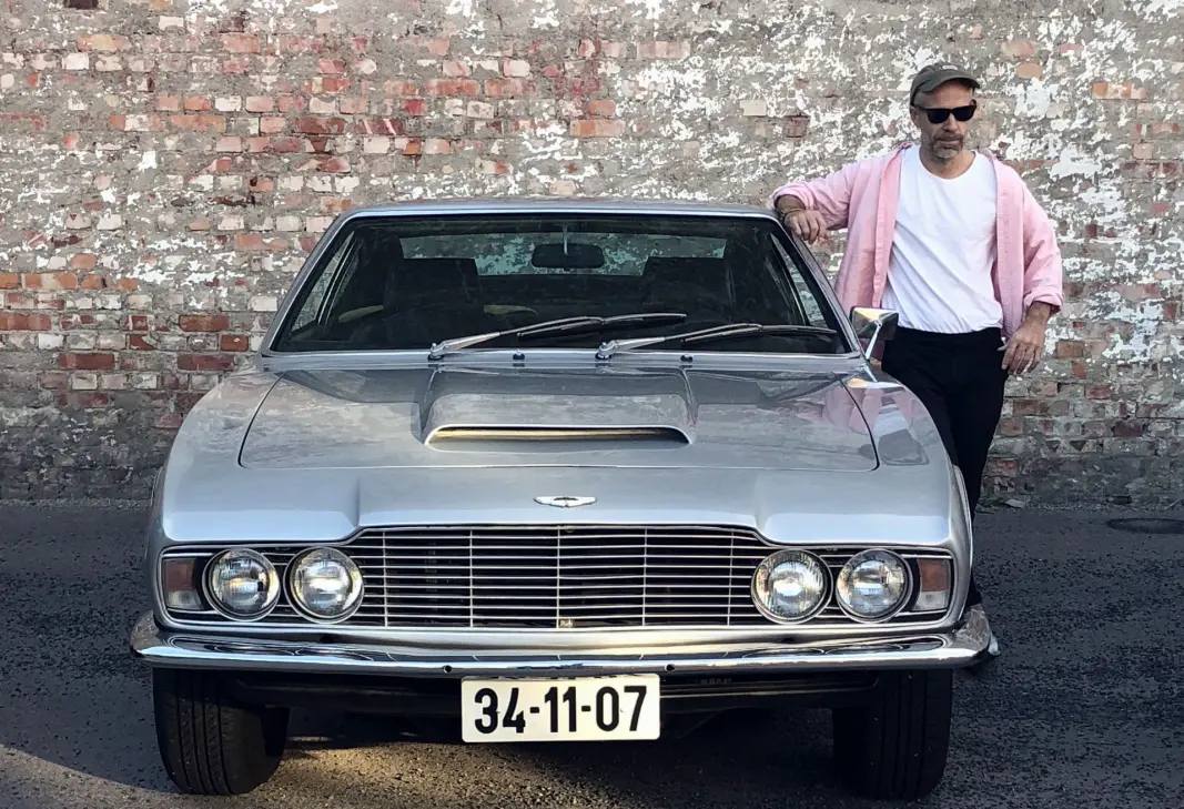 BLI MED! Kimm Saatvedt startet i fjor Aston Martin Club Norway for å få flere til å ta del i moroa. BLI MED! Kimm Saatvedt startet i fjor Aston Martin Club Norway for å få flere til å ta del i moroa.