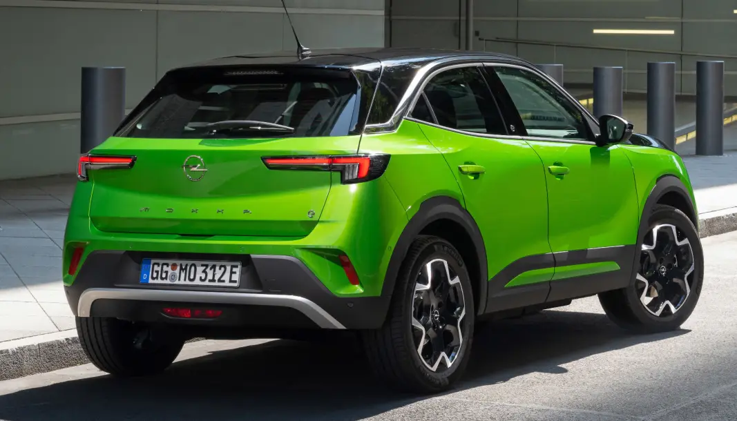 <b>FAMILIELIKHET: </b>Karosseriformen kjenner vi fra DS 3, men Opel har gitt Mokka sitt eget særpreg. <b>FAMILIELIKHET: </b>Karosseriformen kjenner vi fra DS 3, men Opel har gitt Mokka sitt eget særpreg.