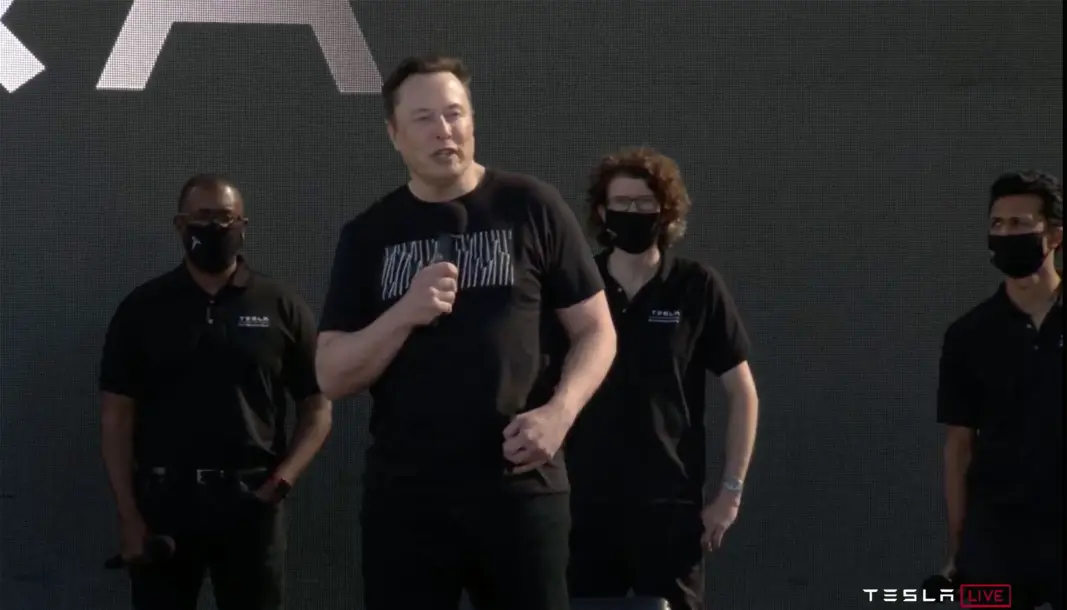 BEDRE OG BILLIGERE: Tesla-sjef Elon Musk under «Batteridagen» i Palo Alto i natt. BEDRE OG BILLIGERE: Tesla-sjef Elon Musk under «Batteridagen» i Palo Alto i natt.