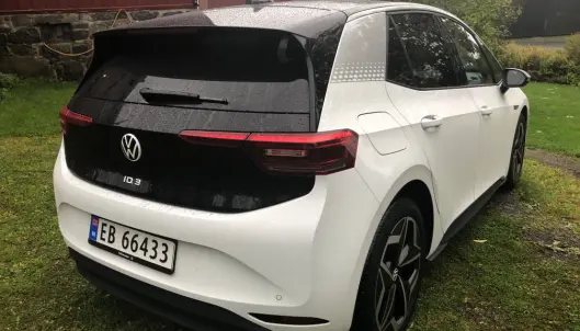 <span class=" font-weight-bold" data-lab-font_weight_desktop="font-weight-bold">ENKLERE: </span>VW ID.3 har nok et mer tidløst design, men i svart og hvitt blir også dette ganske spennende. <span class=" font-weight-bold" data-lab-font_weight_desktop="font-weight-bold">ENKLERE: </span>VW ID.3 har nok et mer tidløst design, men i svart og hvitt blir også dette ganske spennende.