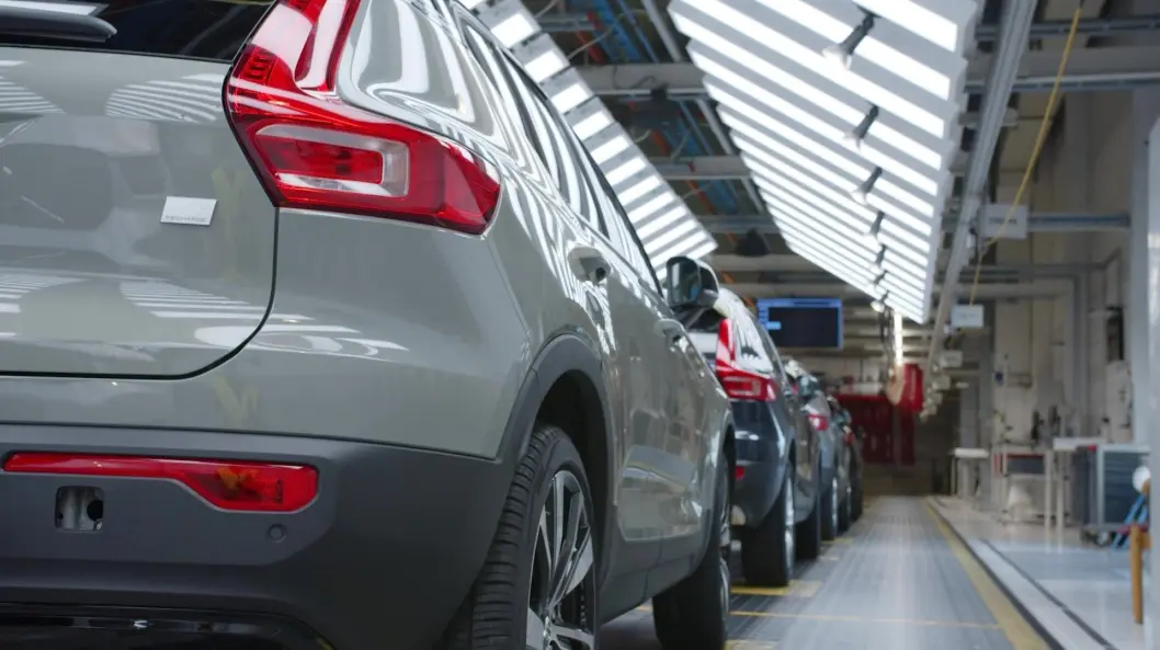 UT AV REKKA: Elektriske XC40-modeller fra produksjonslinjen på storfabrikken i Gent, Belgia. UT AV REKKA: Elektriske XC40-modeller fra produksjonslinjen på storfabrikken i Gent, Belgia.