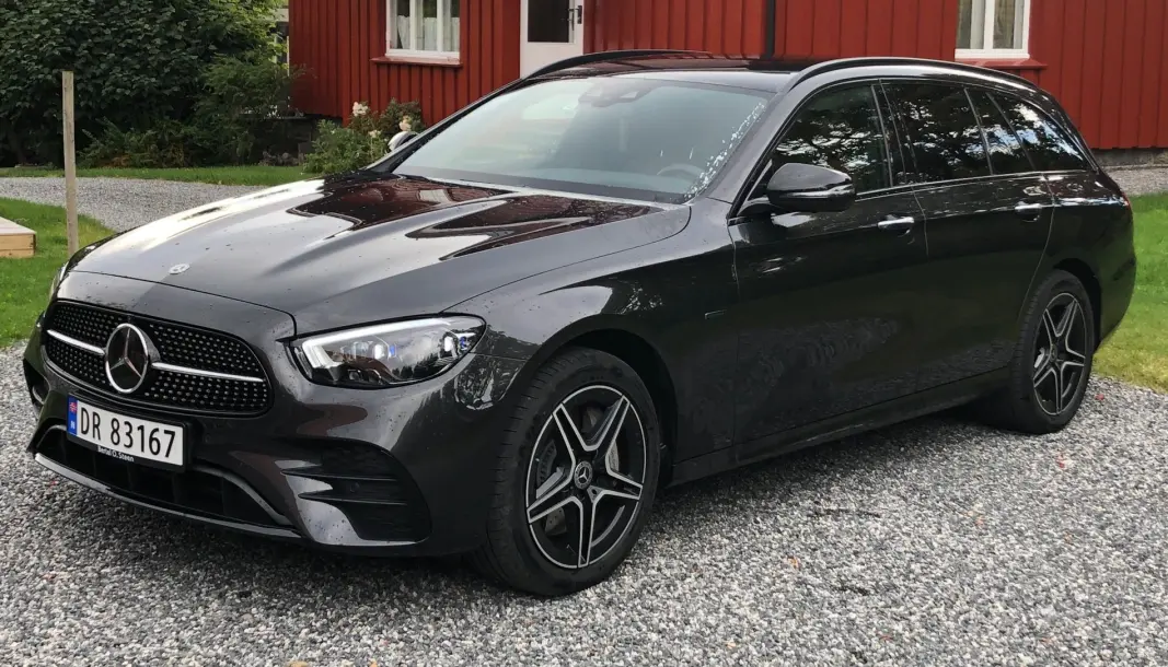 SKUFFENDE: Mercedes E-klasse ser elegant ut, men funksjonaliteten er dårlig. SKUFFENDE: Mercedes E-klasse ser elegant ut, men funksjonaliteten er dårlig.