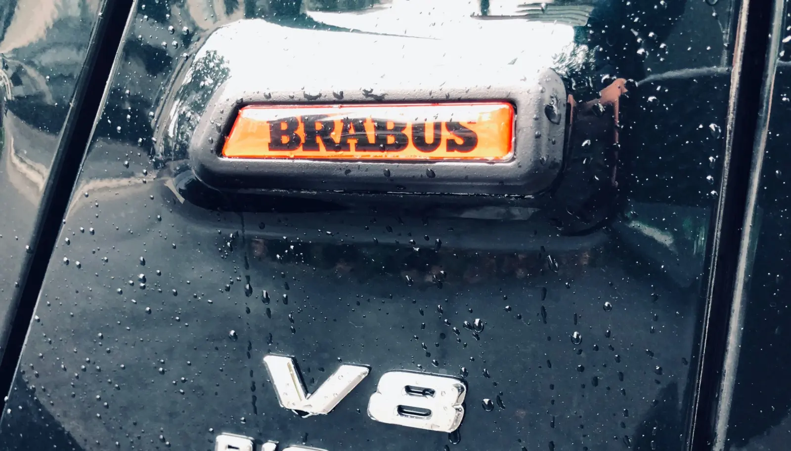 <b>TOPPMODELL:</b> Hellstrøm ratter en G63, jekket til 700 hester av den tyske modifiserings-spesialisten Brabus. <b>TOPPMODELL:</b> Hellstrøm ratter en G63, jekket til 700 hester av den tyske modifiserings-spesialisten Brabus.