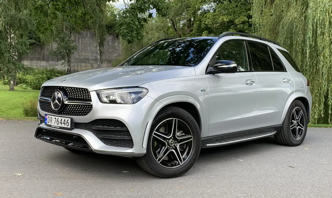 MASSIV: GLE er noe for seg selv designmessig og hinter tilbake til -97-modellen ML. MASSIV: GLE er noe for seg selv designmessig og hinter tilbake til -97-modellen ML.