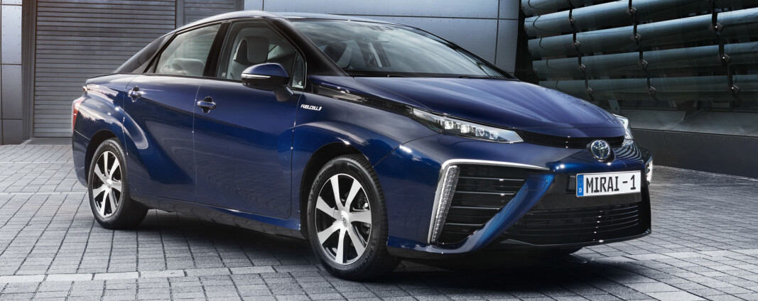 <b>FØR…:</b> Toyota Mirai 2015-modell. <b>FØR…:</b> Toyota Mirai 2015-modell.