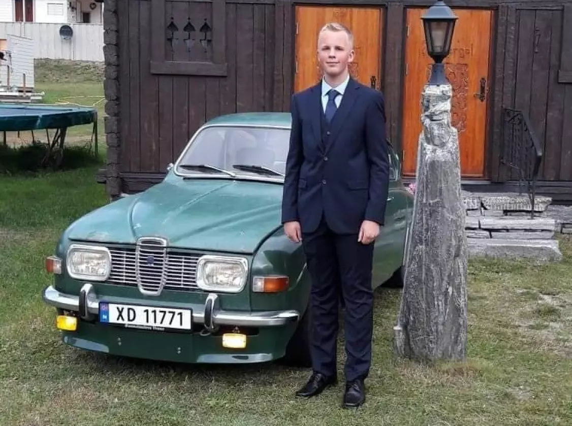 <b>VELGJORT: </b>15-åringen har Alf Tore Forberg på kort tid infiltrert det lokale Saab-miljøet i Skjåk i Oppdal. Det meste av vedlikeholdet på hans egen, grønne Saab 96 V4 1969-modell fikser han likevel selv.