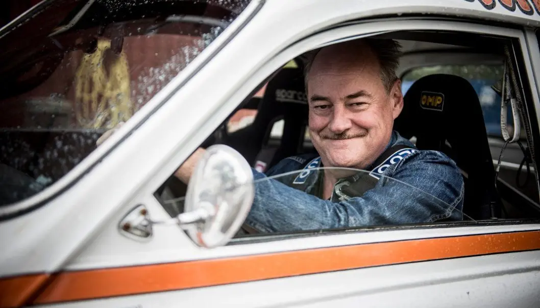 <b>SAAB-VETERAN:</b> Eldar Vågan er vokalist, låtskriver og gitarist – mest med rockebandet Vazelina Bilopphøggers, og få har kjørt så mye Saab etter seine spillejobber. Her fotografert i forbindelse med TV2-programmet «Hver gang vi møtes». <b>SAAB-VETERAN:</b> Eldar Vågan er vokalist, låtskriver og gitarist – mest med rockebandet Vazelina Bilopphøggers, og få har kjørt så mye Saab etter seine spillejobber. Her fotografert i forbindelse med TV2-programmet «Hver gang vi møtes».
