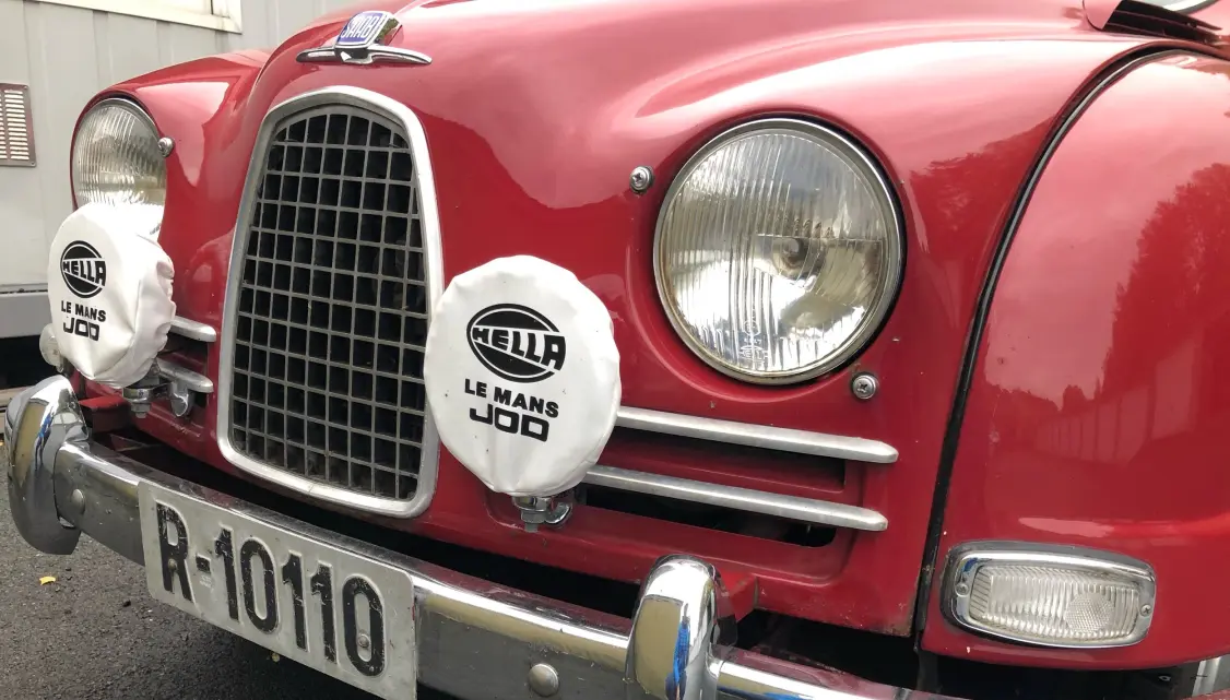 <b>BLIKKFANG:</b> Hva skal du med en Testarossa når du kan fortape deg i fronten på en Saab 96? <b>BLIKKFANG:</b> Hva skal du med en Testarossa når du kan fortape deg i fronten på en Saab 96?
