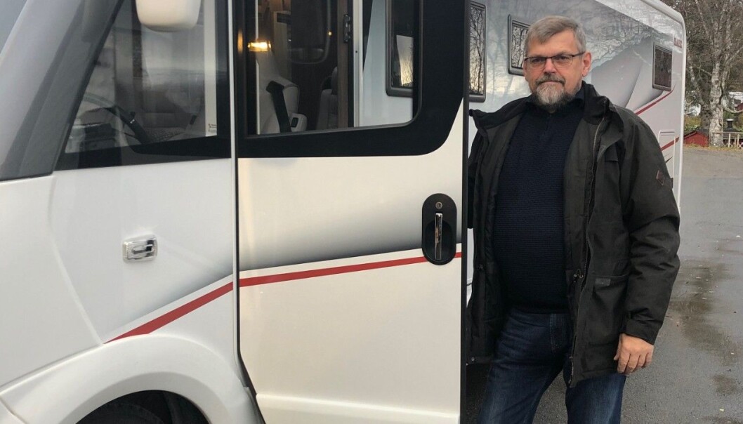 <b>TIDLIGERE EIER</b>: Kjell Sverre Jakobsen med bobilen da han fortsatt eide den. <b>TIDLIGERE EIER</b>: Kjell Sverre Jakobsen med bobilen da han fortsatt eide den.