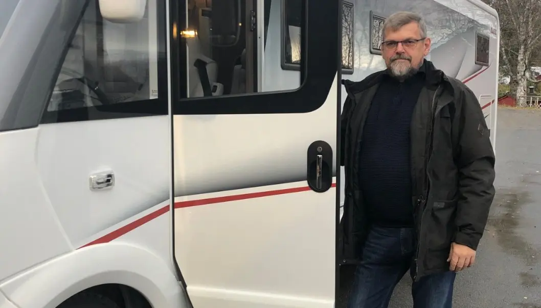 <b>TIDLIGERE EIER</b>: Kjell Sverre Jakobsen med bobilen da han fortsatt eide den. <b>TIDLIGERE EIER</b>: Kjell Sverre Jakobsen med bobilen da han fortsatt eide den.