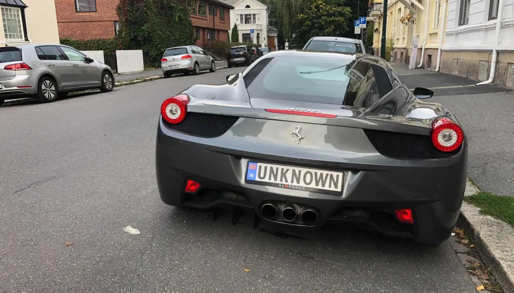 <b>BAKFRA</b>: Slik ser Ferrarien ut bakfra. <b>BAKFRA</b>: Slik ser Ferrarien ut bakfra.