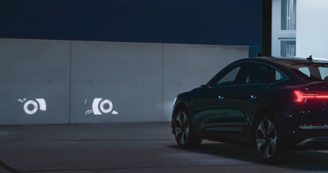 LEVENDE BILDER: Med den nye digital matrix LED-teknologien kan Audi-lyktene bli filmfremvisere. For eksempel. LEVENDE BILDER: Med den nye digital matrix LED-teknologien kan Audi-lyktene bli filmfremvisere. For eksempel.