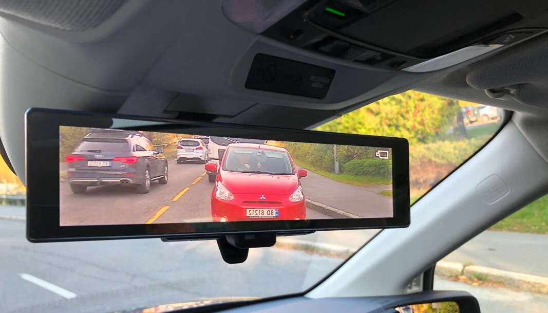 <span class=" font-weight-bold" data-lab-font_weight_desktop="font-weight-bold">DIGITALT SPEIL:</span> I en bil med mange passasjerer eller mye bagasje, fungerer et digitalt speil utmerket. Dette er fra innsiden av nye Honda e. <span class=" font-weight-bold" data-lab-font_weight_desktop="font-weight-bold">DIGITALT SPEIL:</span> I en bil med mange passasjerer eller mye bagasje, fungerer et digitalt speil utmerket. Dette er fra innsiden av nye Honda e.