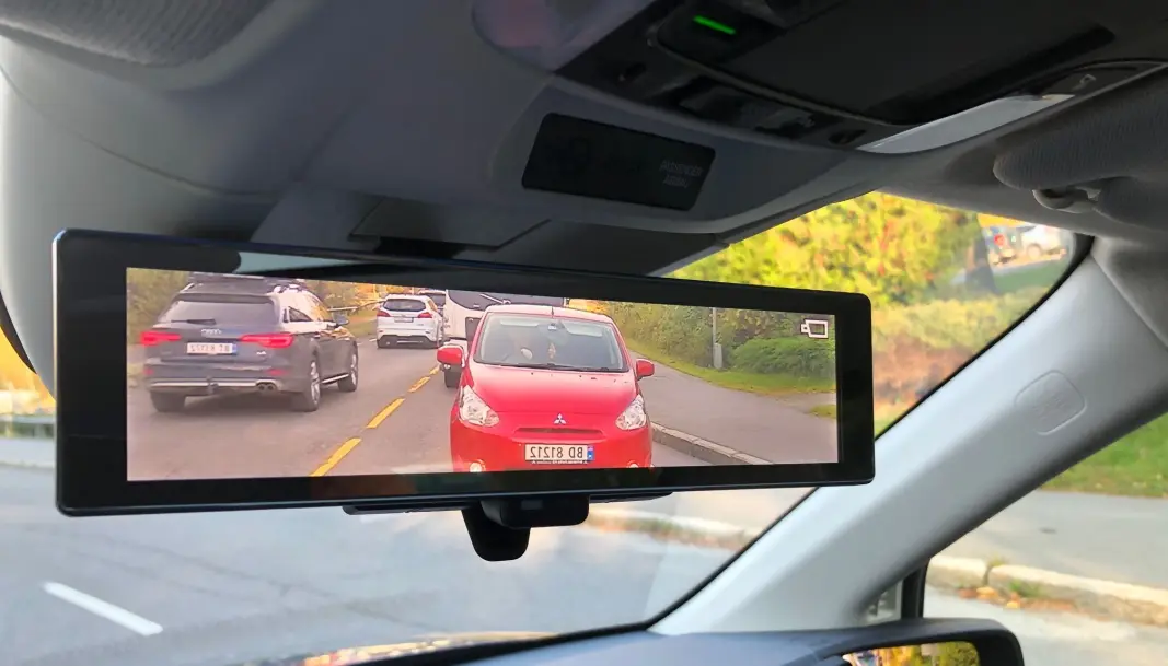 <span class=" font-weight-bold" data-lab-font_weight_desktop="font-weight-bold">DIGITALT SPEIL:</span> I en bil med mange passasjerer eller mye bagasje, fungerer et digitalt speil utmerket. Dette er fra innsiden av nye Honda e. <span class=" font-weight-bold" data-lab-font_weight_desktop="font-weight-bold">DIGITALT SPEIL:</span> I en bil med mange passasjerer eller mye bagasje, fungerer et digitalt speil utmerket. Dette er fra innsiden av nye Honda e.