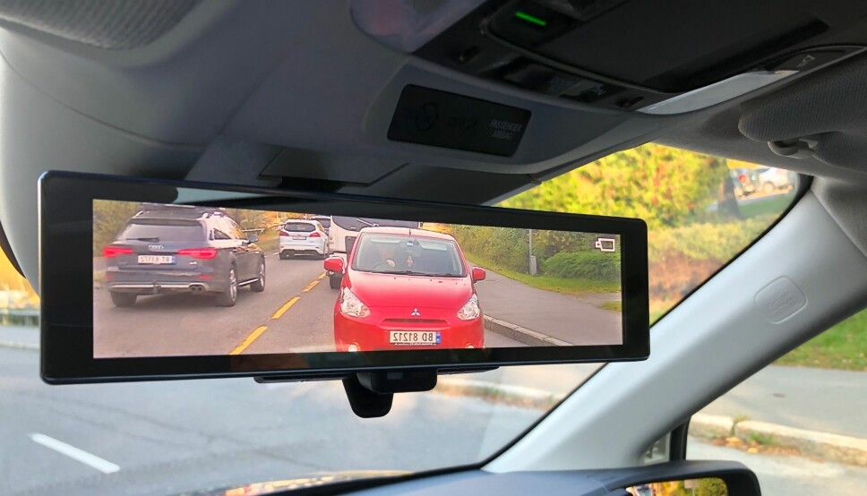 DIGITALT SPEIL: I en bil med mange passasjerer eller mye bagasje, fungerer et digitalt speil utmerket. Dette er fra innsiden av nye Honda e.