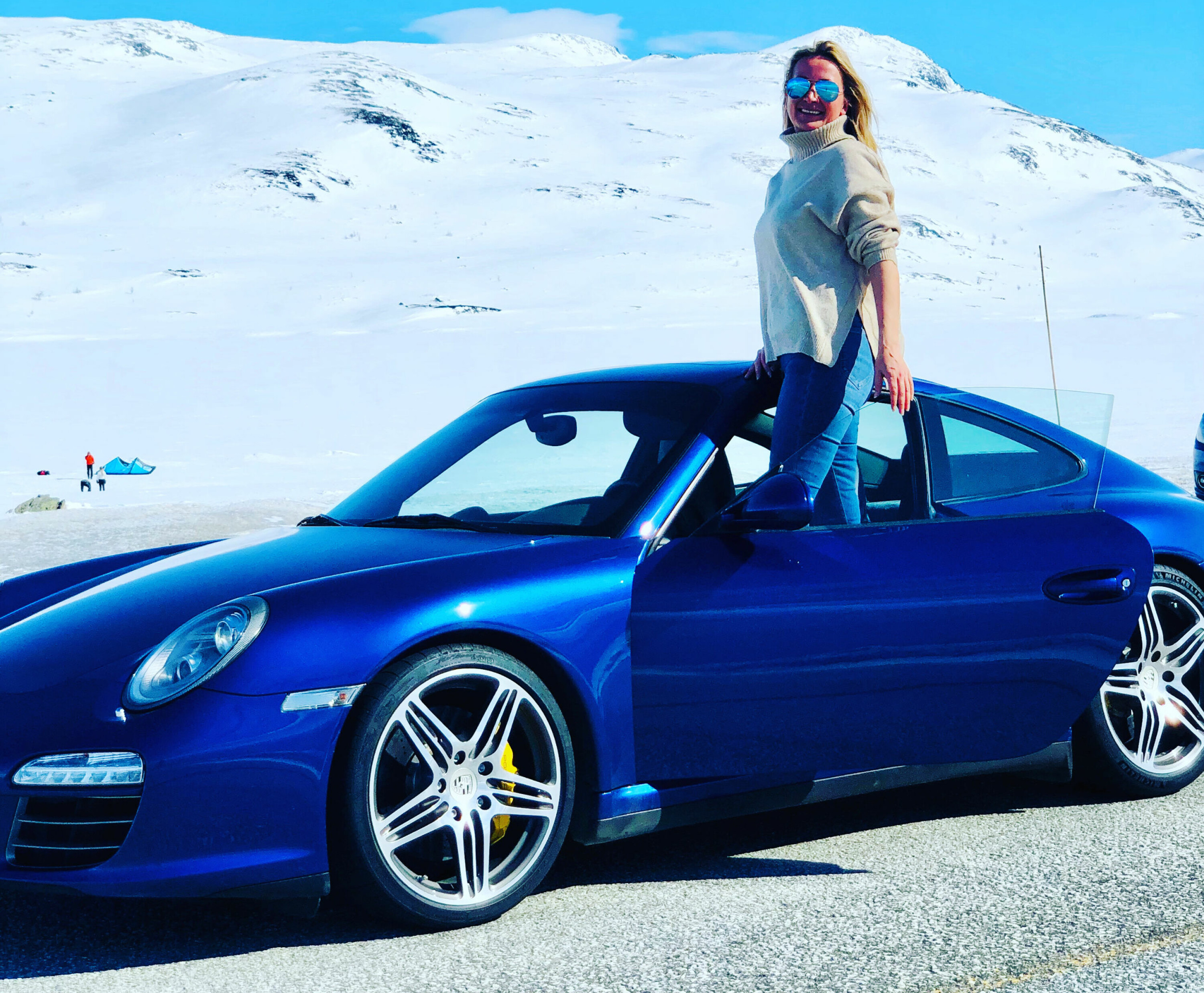 PÅ HØYDEN: Kimen til Kari Huebners Porsche-pasjon startet da hun som 18-åring bodde i Østerrike og observerte den aldrende Louise Piech, datteren til Ferdinand Porsche, i en flott sølvgrå 911.