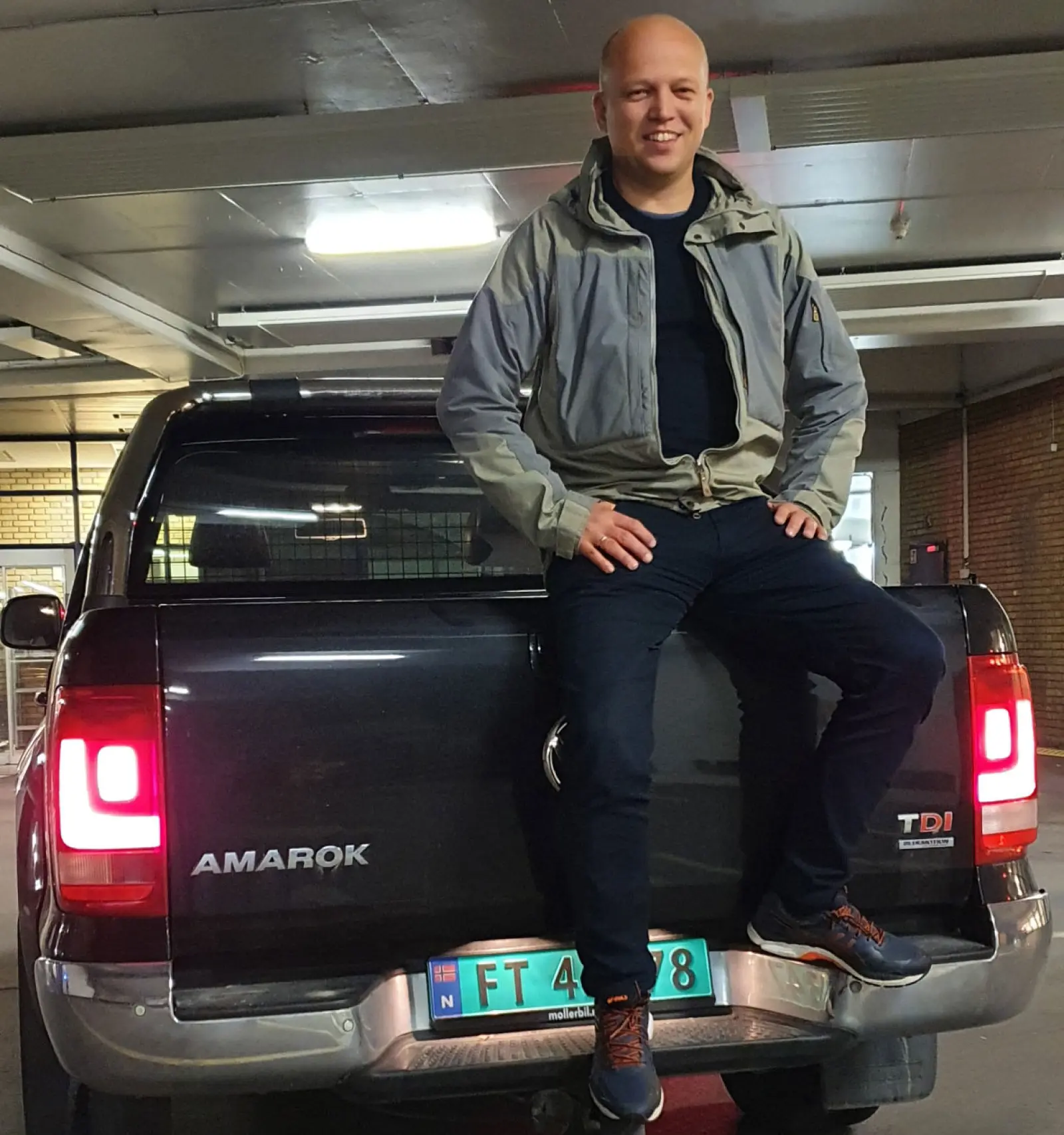 <strong>BILVALGET GIR NYE VELGERE:</strong> Trygve Slagsvold Vedum har erfart at VW Amarok gjør en god jobb som kontaktskaper uansett hvor han måtte stanse langs veien. <strong>BILVALGET GIR NYE VELGERE:</strong> Trygve Slagsvold Vedum har erfart at VW Amarok gjør en god jobb som kontaktskaper uansett hvor han måtte stanse langs veien.