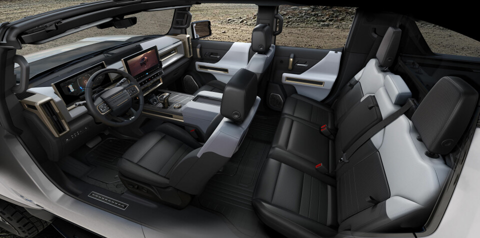 The 2022 GMC HUMMER EV’s design visually communicates extreme capability, reinforced with rugged architectural details that are delivered with a premium, well-executed and appointed interior.