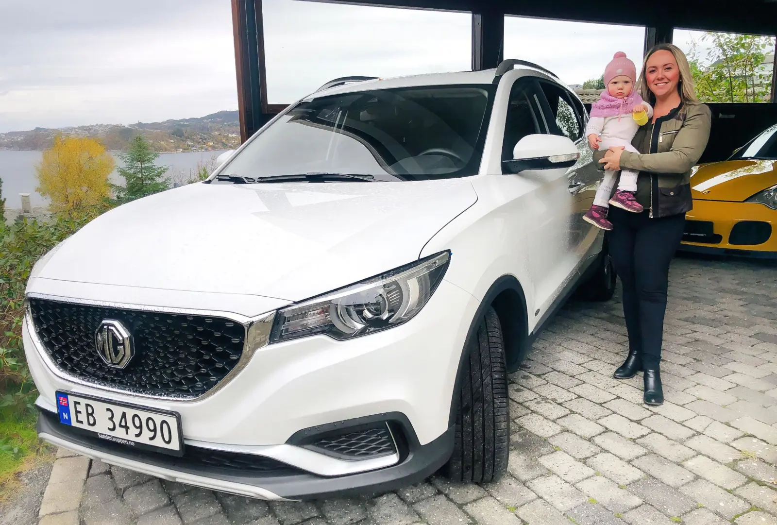 <strong>FØRSTEVALGET: </strong>Charlotte Flygansvær har ingen vonde følelser med tanke på at MG en gang var en engelsk, populær sportsbil. Hun ser mest fordeler ved at MG er overtatt av et kinesisk selskap. <strong>FØRSTEVALGET: </strong>Charlotte Flygansvær har ingen vonde følelser med tanke på at MG en gang var en engelsk, populær sportsbil. Hun ser mest fordeler ved at MG er overtatt av et kinesisk selskap.
