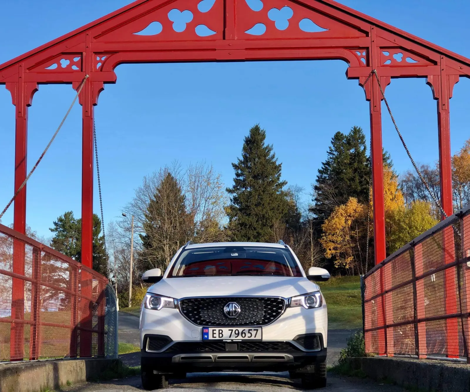 <strong>ELBIL-FORDEL: </strong>Det nygifte paret Linn Therese Fjeldvær og Espen Fjeldvær bor rett utenfor Trondheim og sklir foreløpig gratis gjennom bomringene med elbilen MG ZS EV. <strong>ELBIL-FORDEL: </strong>Det nygifte paret Linn Therese Fjeldvær og Espen Fjeldvær bor rett utenfor Trondheim og sklir foreløpig gratis gjennom bomringene med elbilen MG ZS EV.