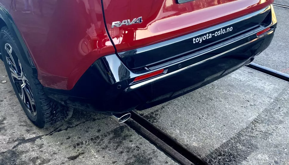 FINN ÉN FEIL: Nye Toyota RAV4 som ladehybrid – her uten hengerfeste.