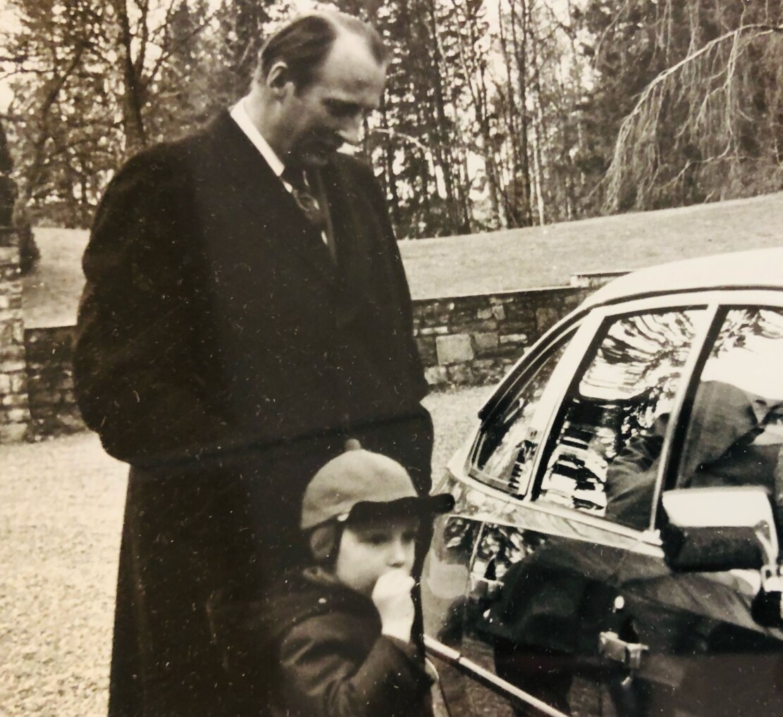 <span class="font-weight-bold" data-lab-font_weight_desktop="font-weight-bold">INGEN GRUNN TIL SKEPSIS: </span>En smilende kronprins Harald og prins Haakon Magnus under overrekkelsen på Skaugum. <span class="font-weight-bold" data-lab-font_weight_desktop="font-weight-bold">INGEN GRUNN TIL SKEPSIS: </span>En smilende kronprins Harald og prins Haakon Magnus under overrekkelsen på Skaugum.