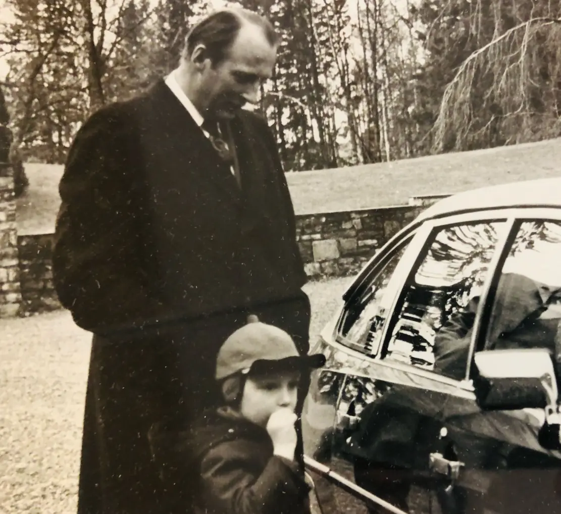 <span class="font-weight-bold" data-lab-font_weight_desktop="font-weight-bold">INGEN GRUNN TIL SKEPSIS: </span>En smilende kronprins Harald og prins Haakon Magnus under overrekkelsen på Skaugum. <span class="font-weight-bold" data-lab-font_weight_desktop="font-weight-bold">INGEN GRUNN TIL SKEPSIS: </span>En smilende kronprins Harald og prins Haakon Magnus under overrekkelsen på Skaugum.
