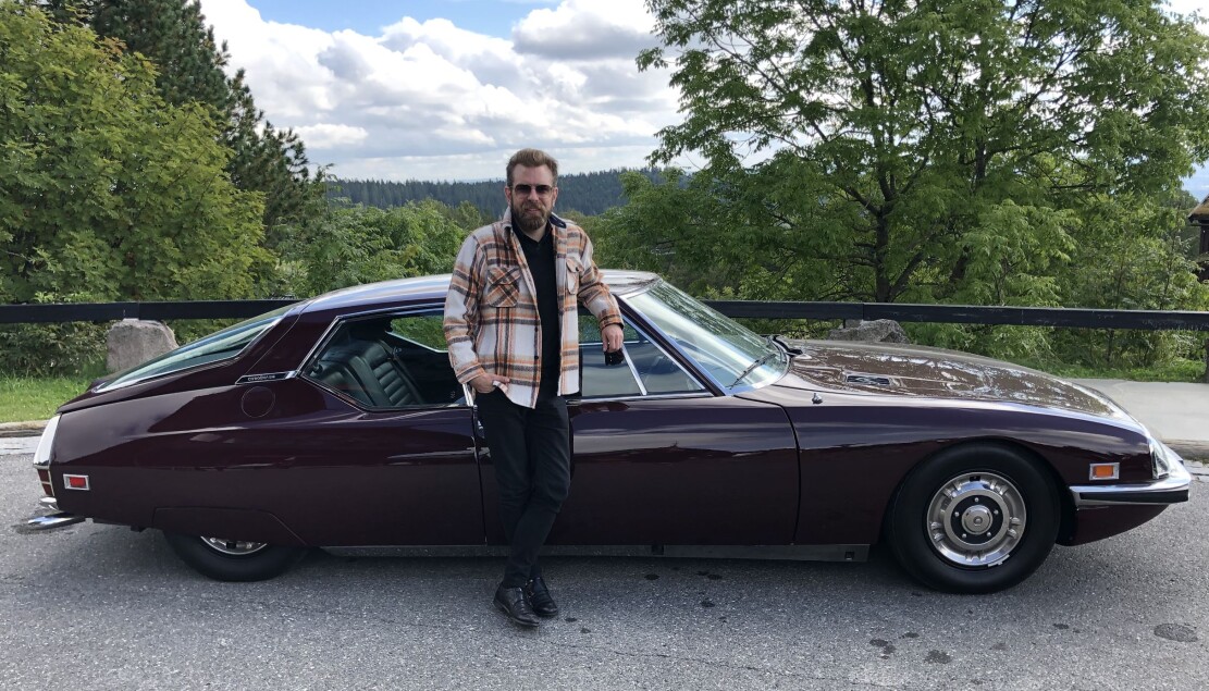 <span class="font-weight-bold" data-lab-font_weight_desktop="font-weight-bold">LINJELEKKER:</span> – Jo, V6-motoren fra Maserati gjør SM sporty og rask, men elegansen er essensen, sier Sverre Malling. <span class="font-weight-bold" data-lab-font_weight_desktop="font-weight-bold">LINJELEKKER:</span> – Jo, V6-motoren fra Maserati gjør SM sporty og rask, men elegansen er essensen, sier Sverre Malling.