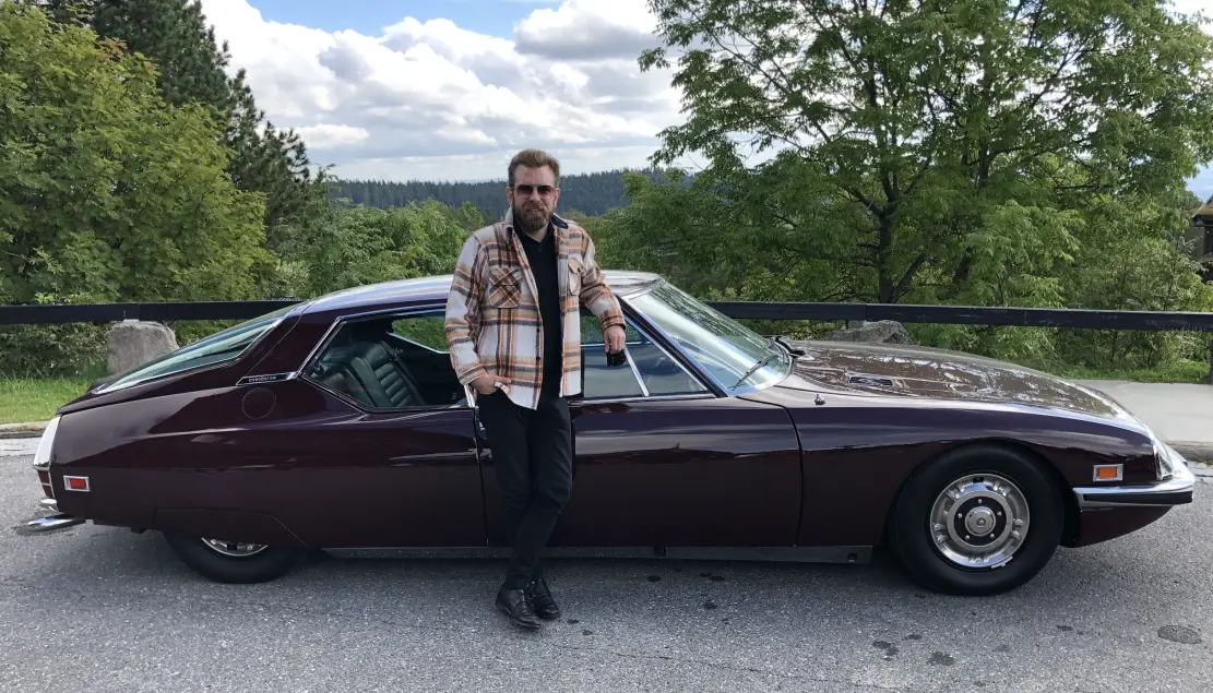 <span class="font-weight-bold" data-lab-font_weight_desktop="font-weight-bold">LINJELEKKER:</span> – Jo, V6-motoren fra Maserati gjør SM sporty og rask, men elegansen er essensen, sier Sverre Malling. <span class="font-weight-bold" data-lab-font_weight_desktop="font-weight-bold">LINJELEKKER:</span> – Jo, V6-motoren fra Maserati gjør SM sporty og rask, men elegansen er essensen, sier Sverre Malling.