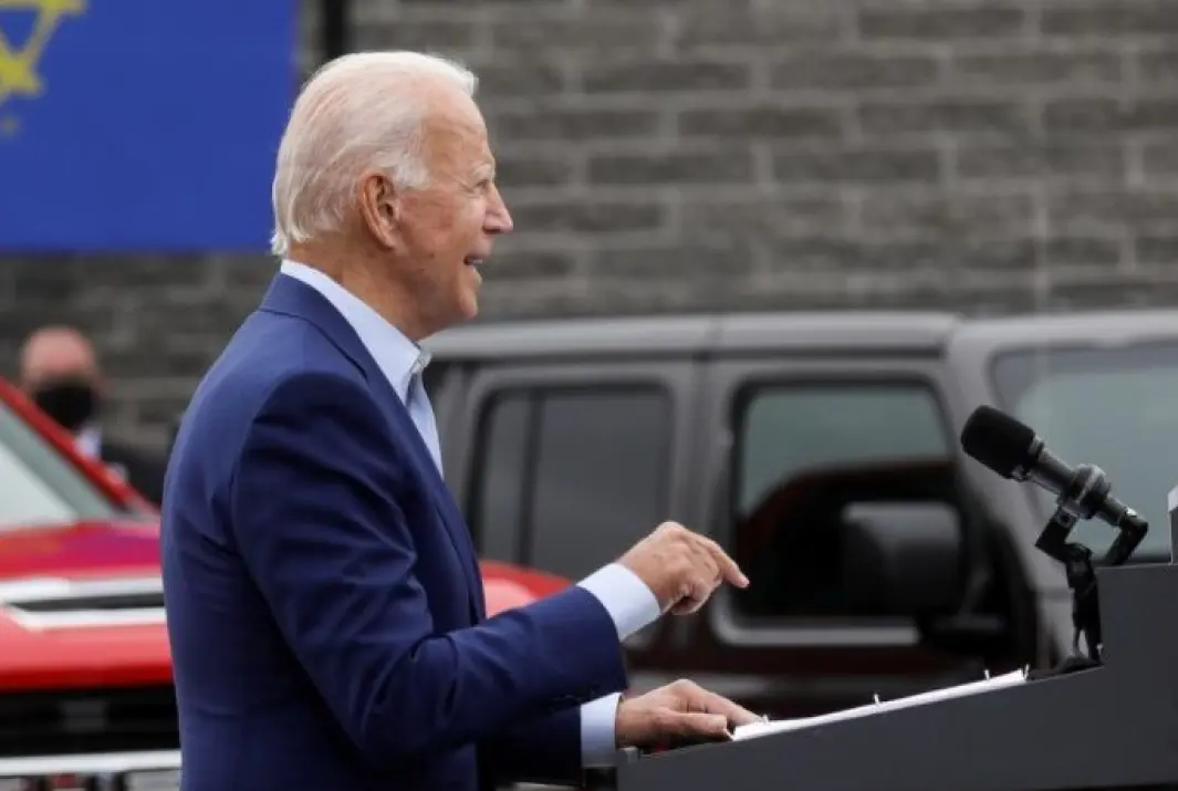 ELBIL, TAKK: USAs president Joe Biden vil fase ut bension- og dieselbiler fra myndighetenes egen bilpark. ELBIL, TAKK: USAs president Joe Biden vil fase ut bension- og dieselbiler fra myndighetenes egen bilpark.