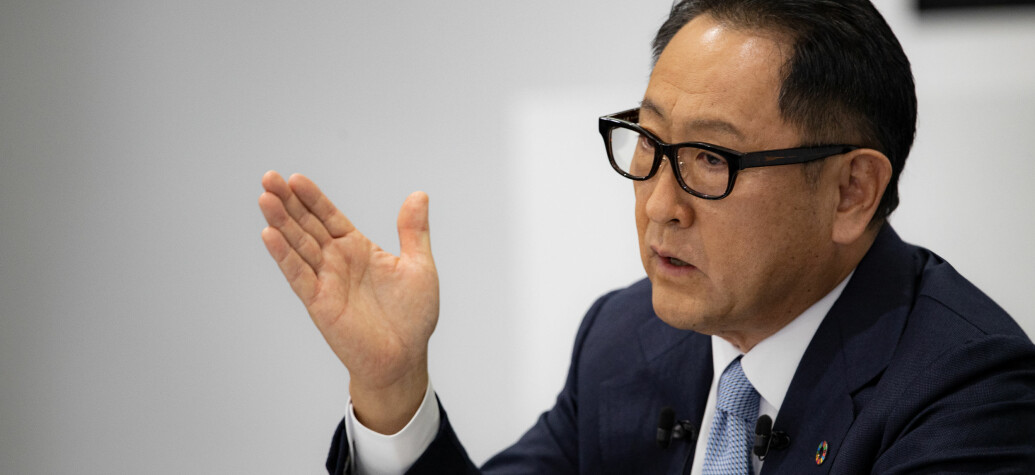Toyota-sjefen fyrer av mot elbil-satsingen