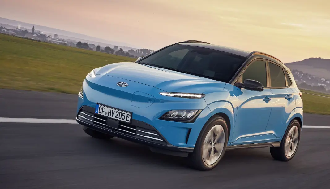 TRYNEFAKTOR: Hyundai har oppdatert utseendet på sin suksessrike elbil, Kona Electric. Og en betydelig rimeligere versjon er tilgjengelig. TRYNEFAKTOR: Hyundai har oppdatert utseendet på sin suksessrike elbil, Kona Electric. Og en betydelig rimeligere versjon er tilgjengelig.