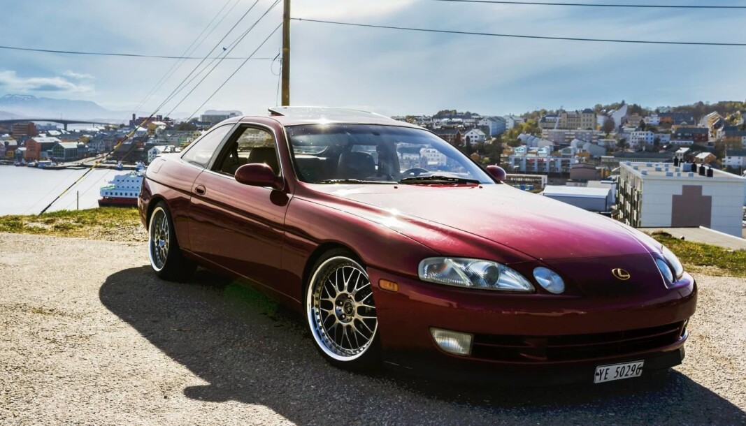 <span class="font-weight-bold" data-lab-font_weight_desktop="font-weight-bold">VELDREID: </span>Lexus SC400 var svært moderne da den om på midten av 1990-tallet. Nå har den for lengst blitt en kultbil, spesielt i USA. I Norge tar Eskild loen vare på ett av fem eksemplarer. <span class="font-weight-bold" data-lab-font_weight_desktop="font-weight-bold">VELDREID: </span>Lexus SC400 var svært moderne da den om på midten av 1990-tallet. Nå har den for lengst blitt en kultbil, spesielt i USA. I Norge tar Eskild loen vare på ett av fem eksemplarer.