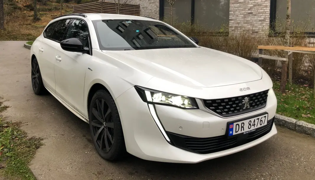 LADBAR OG LEKKER: Peugeot 508 har nå kommet som ladbar hybrid. LADBAR OG LEKKER: Peugeot 508 har nå kommet som ladbar hybrid.