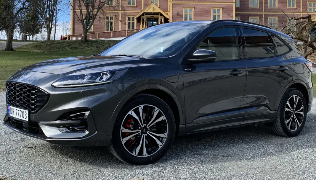 <span class="font-weight-bold" data-lab-font_weight_desktop="font-weight-bold">FINALIST 3:</span> Ford Kuga (ladehybrid) <span class="font-weight-bold" data-lab-font_weight_desktop="font-weight-bold">FINALIST 3:</span> Ford Kuga (ladehybrid)